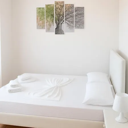 Mairoula Apartments! Apartament