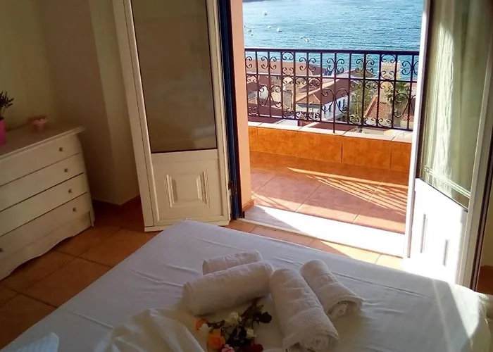 Mairoula Apartments! * Корони